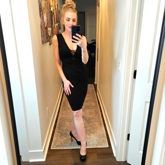 cupcakes & cashmere Dresses & Skirts - Cupcakes and Cashmere LBD - SIZE M